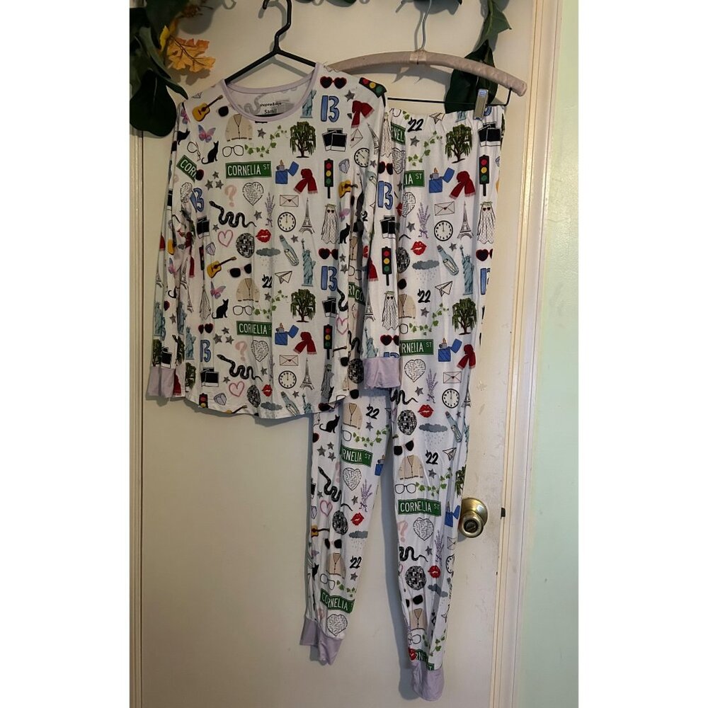 Swiftie Street Graphic Printed 2 Piece Pajama Lounging Set Sheshow Sz Small BAM - Picture 11 of 13